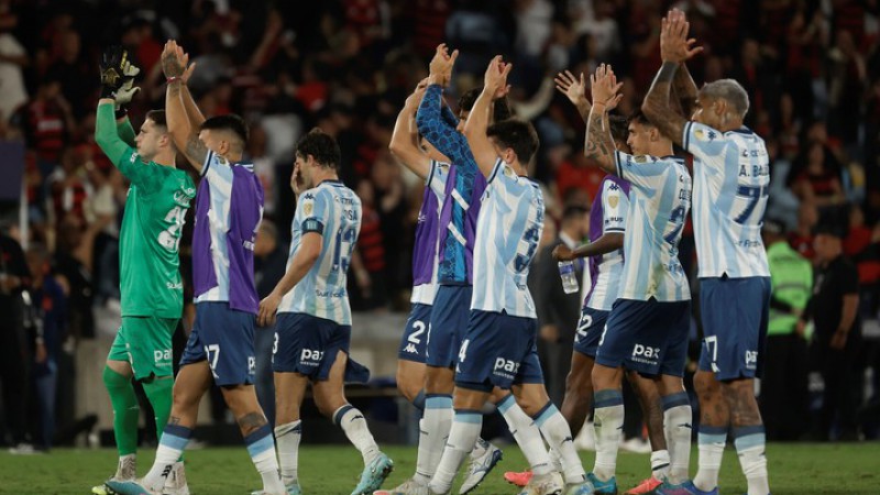 Racing cayó en Brasil y definirá todo en Avellaneda