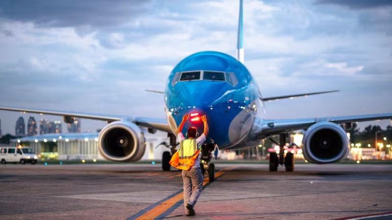 Habrá demoras y cancelaciones en Aeroparque por una medida de fuerza de los pilotos