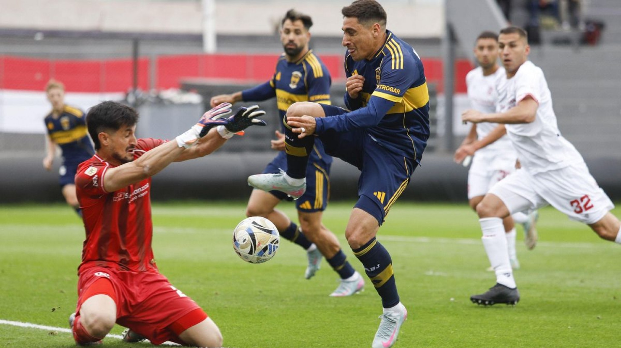 Boca lo dio vuelta y venció 3-1 a Barracas Central