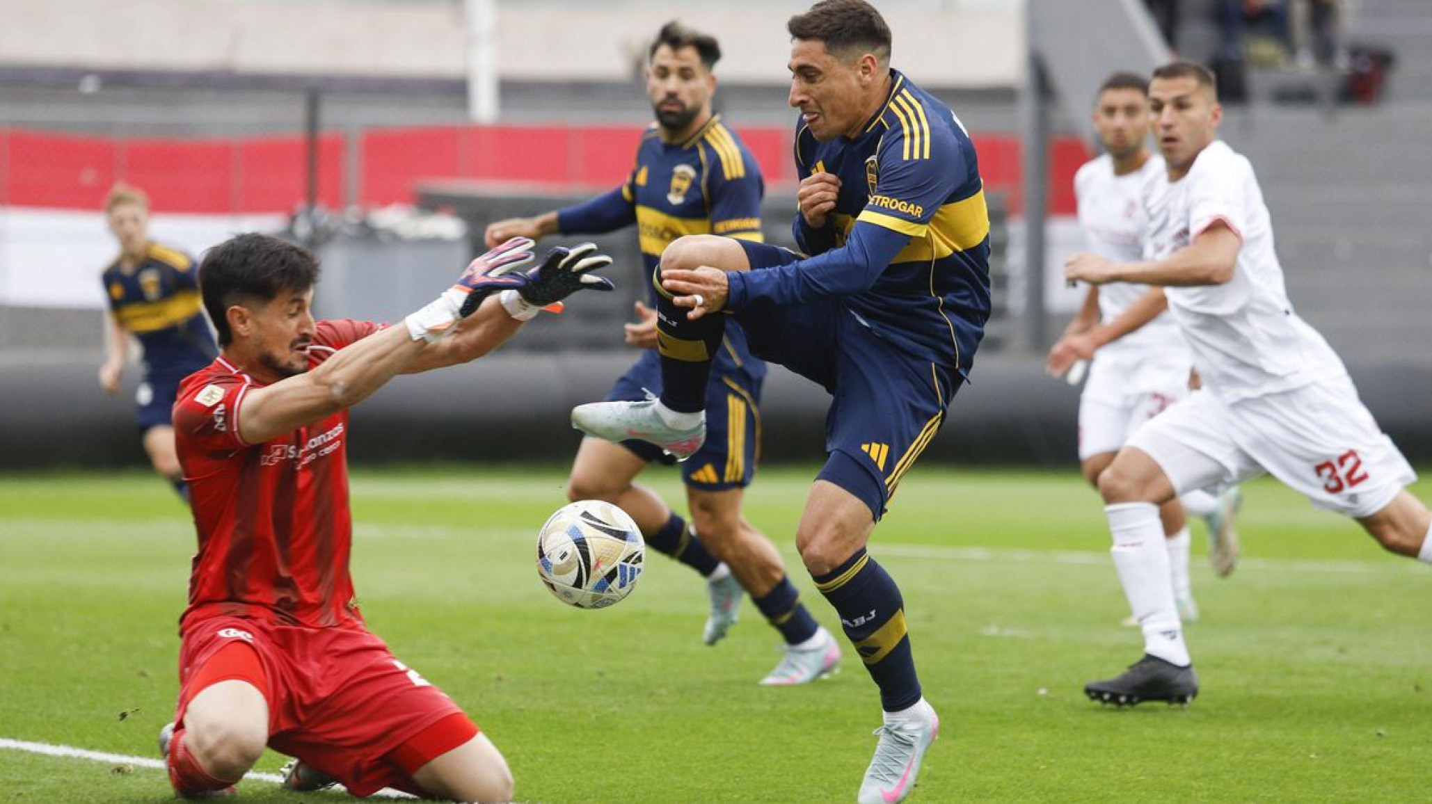 Boca lo dio vuelta y venció 3-1 a Barracas Central