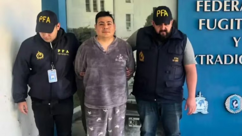 Triple crimen en Florencio Varela: indagan al "Señor Jota" por ordenar el ataque y seguirlo por transmisión en vivo