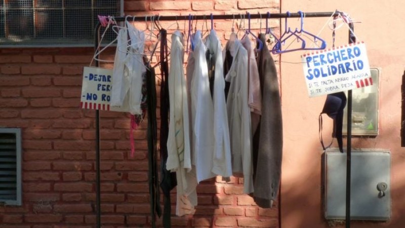Perchero Solidario en Comodoro: Llevarán donaciones a los barrios 30 de Octubre y Abel Amaya