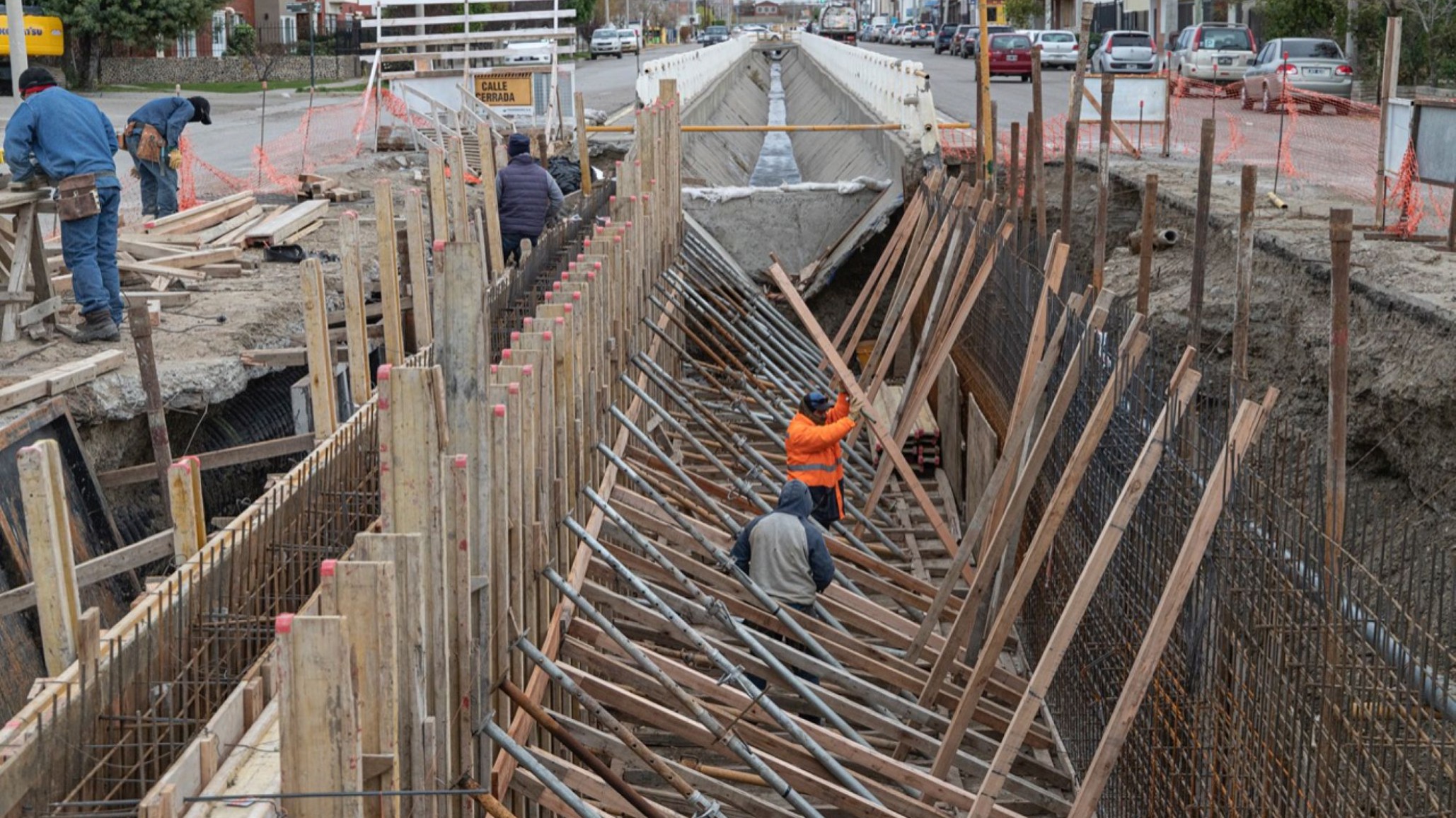 Sesión extraordinaria para tratar el convenio por la obra de descarga al mar del canal de la Avenida Roca