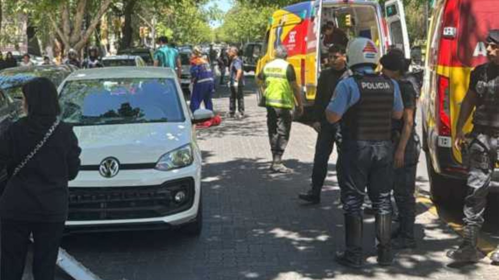 Dos niños que andaban en bicicleta fueron atropellados: uno falleció en el lugar