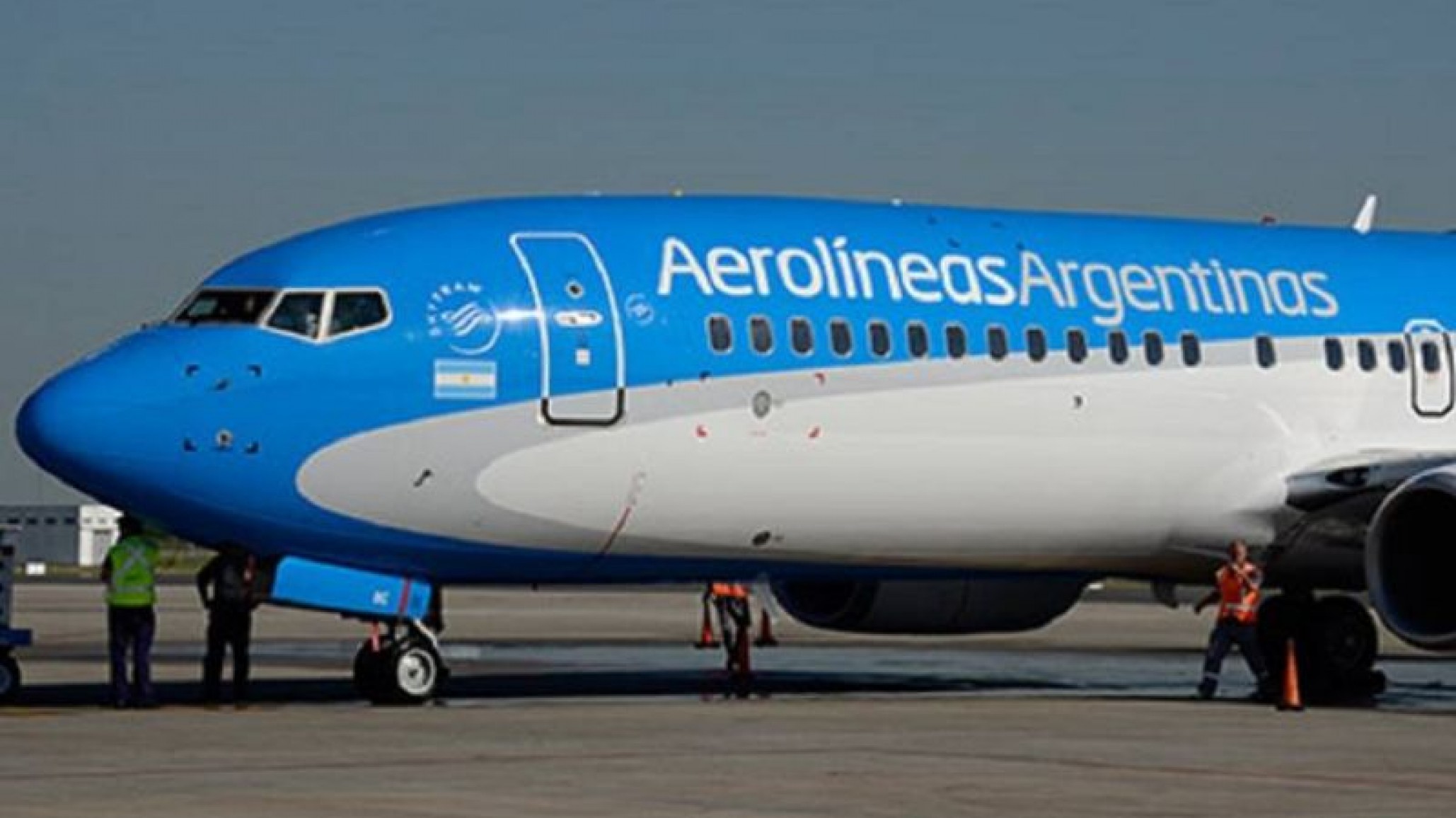 Antes de volar, pilotos leen mensajes gremiales en altavoz