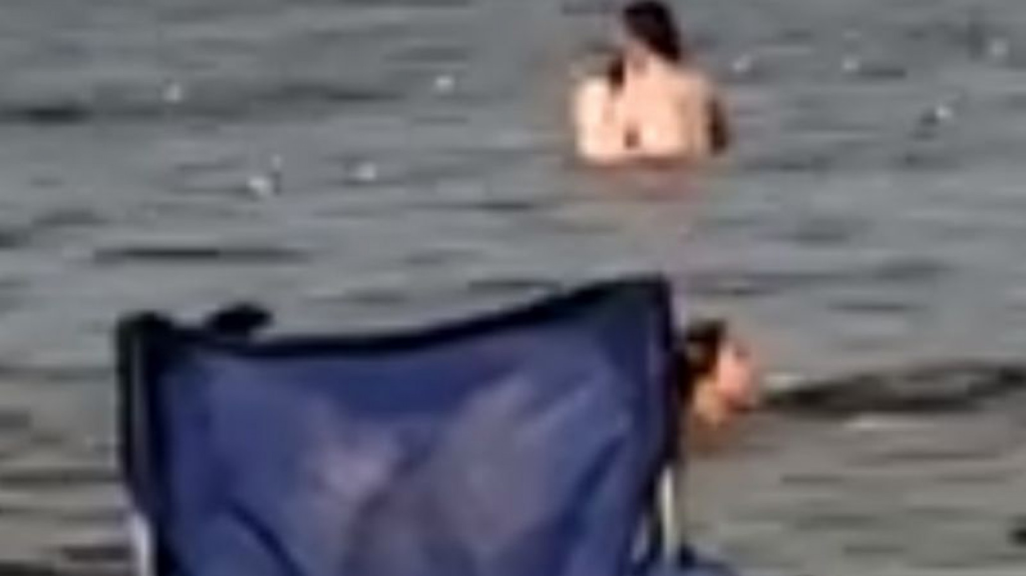 Tuvieron sexo en un lago y acabaron escrachados por un turista que los filmó