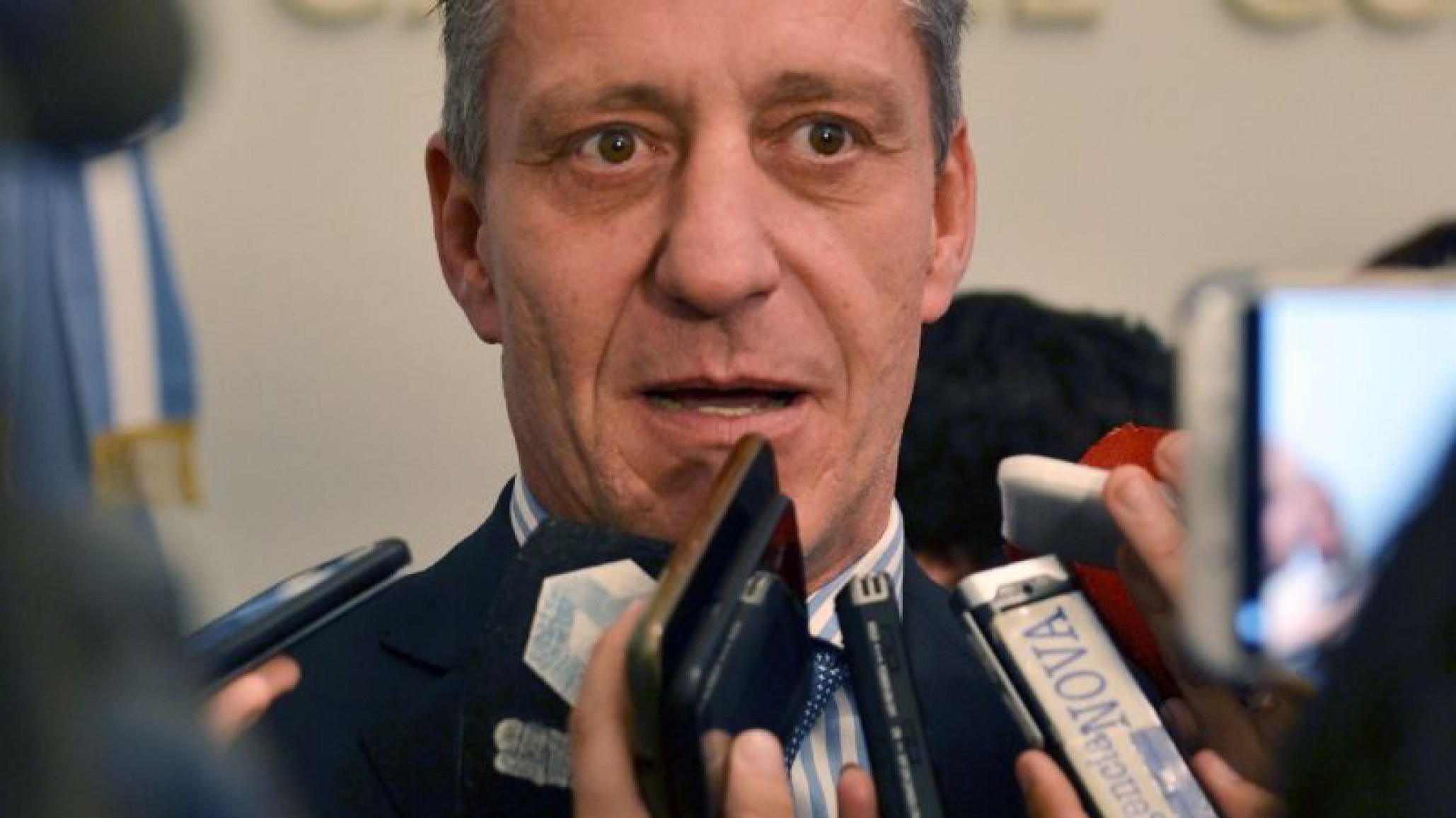 Sueldos: Arcioni aseguró que el pago escalonado es por este mes