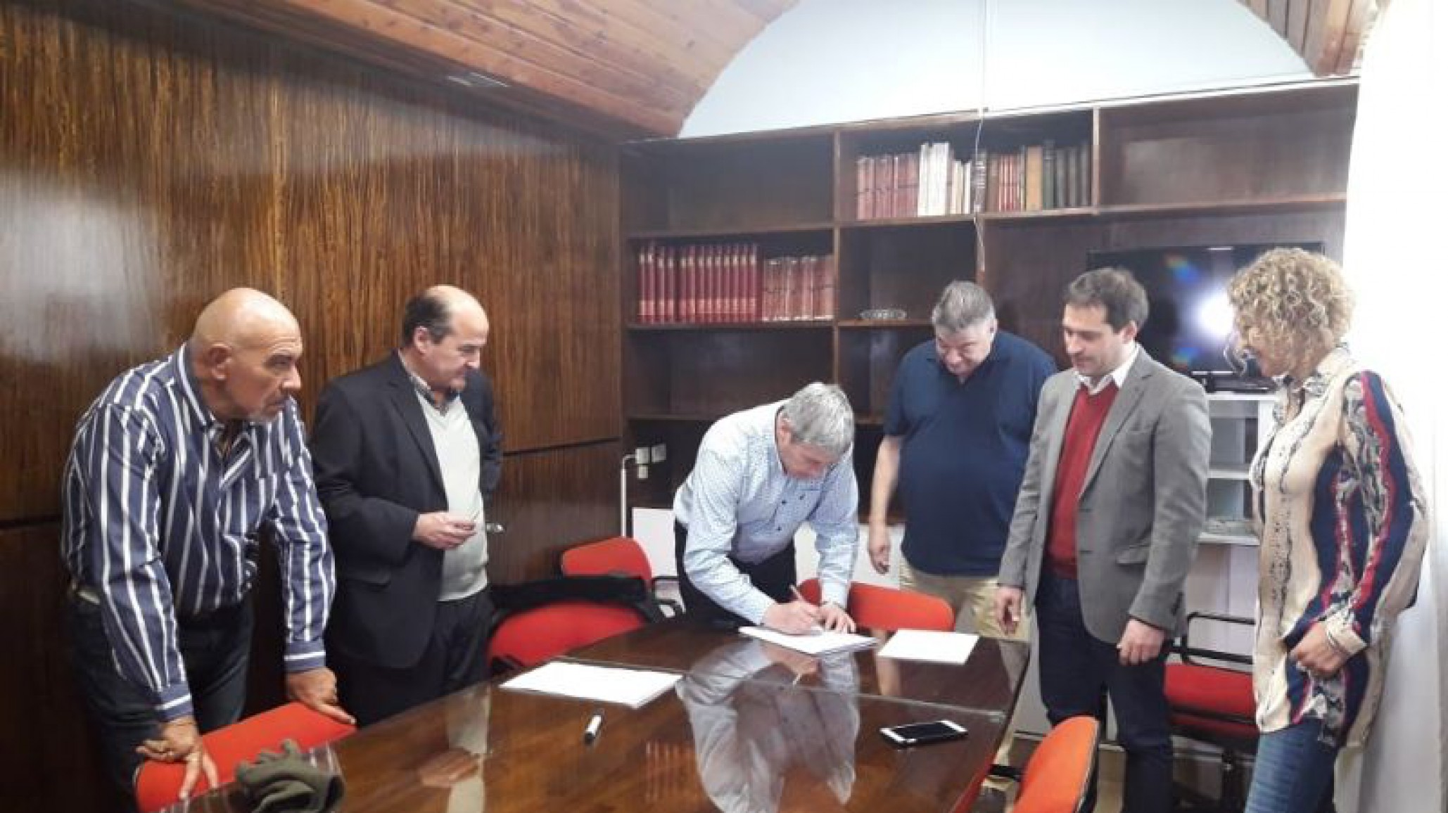 El Municipio comprometió tierras para la construcción de policonsultorios en Km. 5