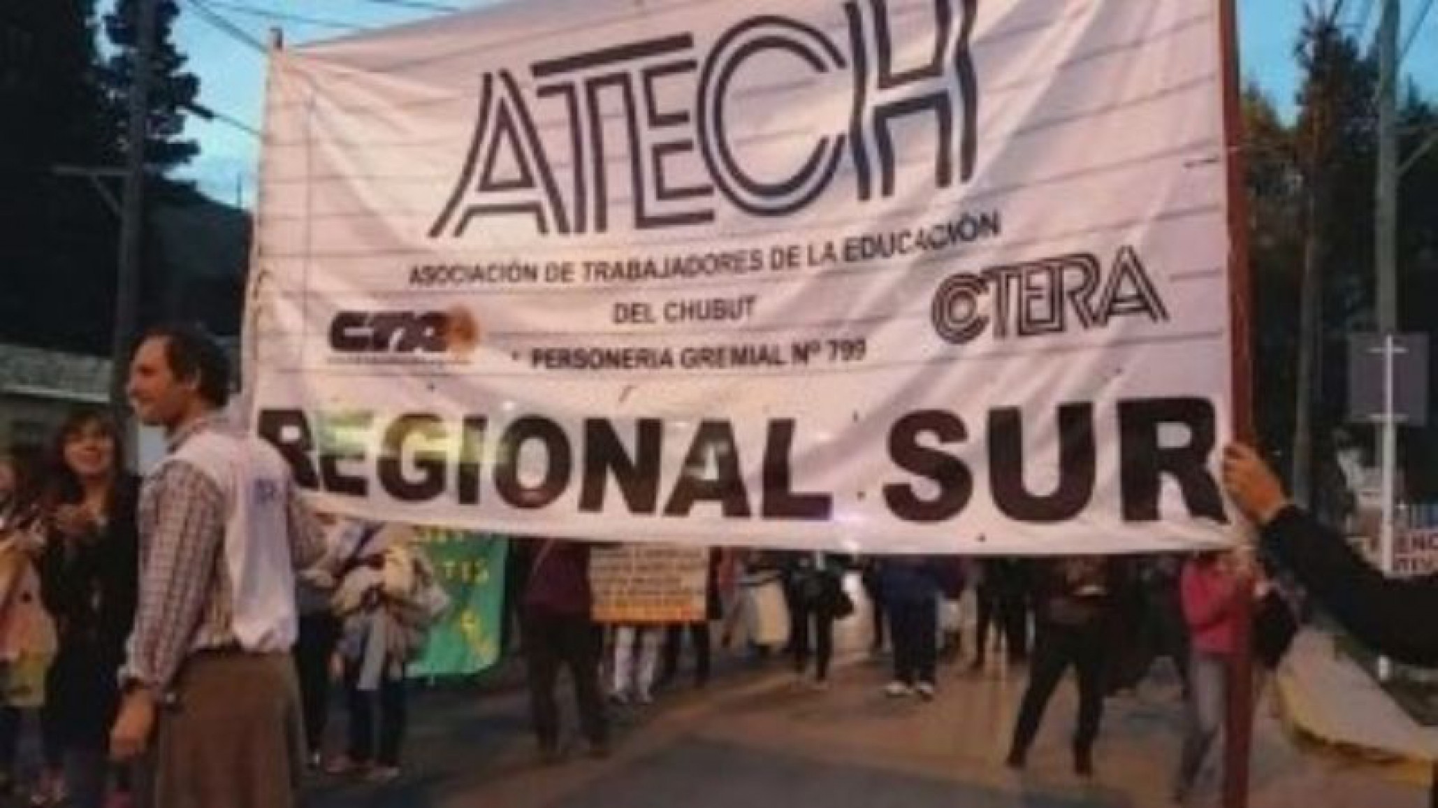 La comunidad educativa invita a los vecinos a la marcha con antorchas