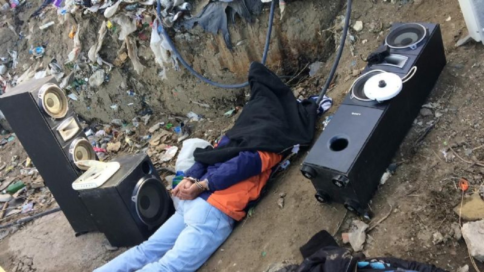Les desarmaron la fiesta: Robaron, dejaron todo listo para llevarse el botín y llegó la policía