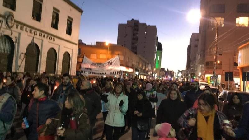 Padres autoconvocados se manifestarán esta noche por reparación de escuelas y vuelta a clases