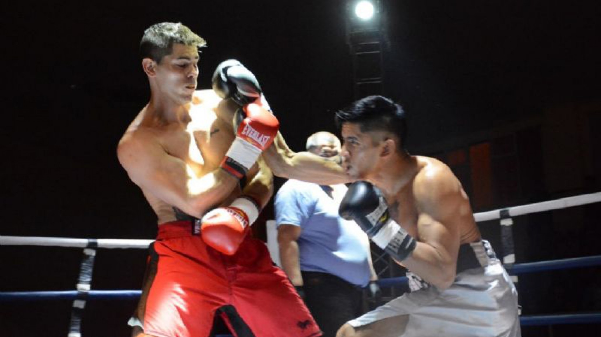 Boxeo: Vargas logró su quinta victoria profesional