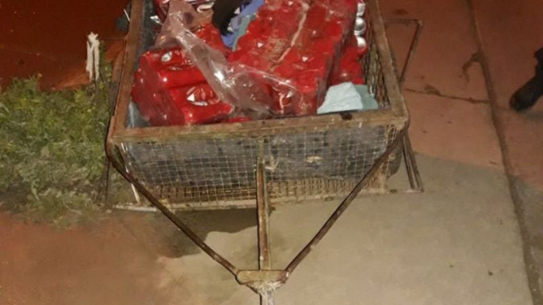 Se robaron más de 200 latas de cerveza de una distribuidora