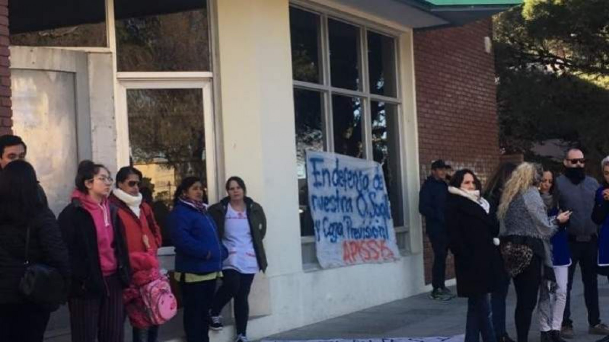 Los estatales se dirigen hacia SEROS, hay cortes y desvíos de tránsito