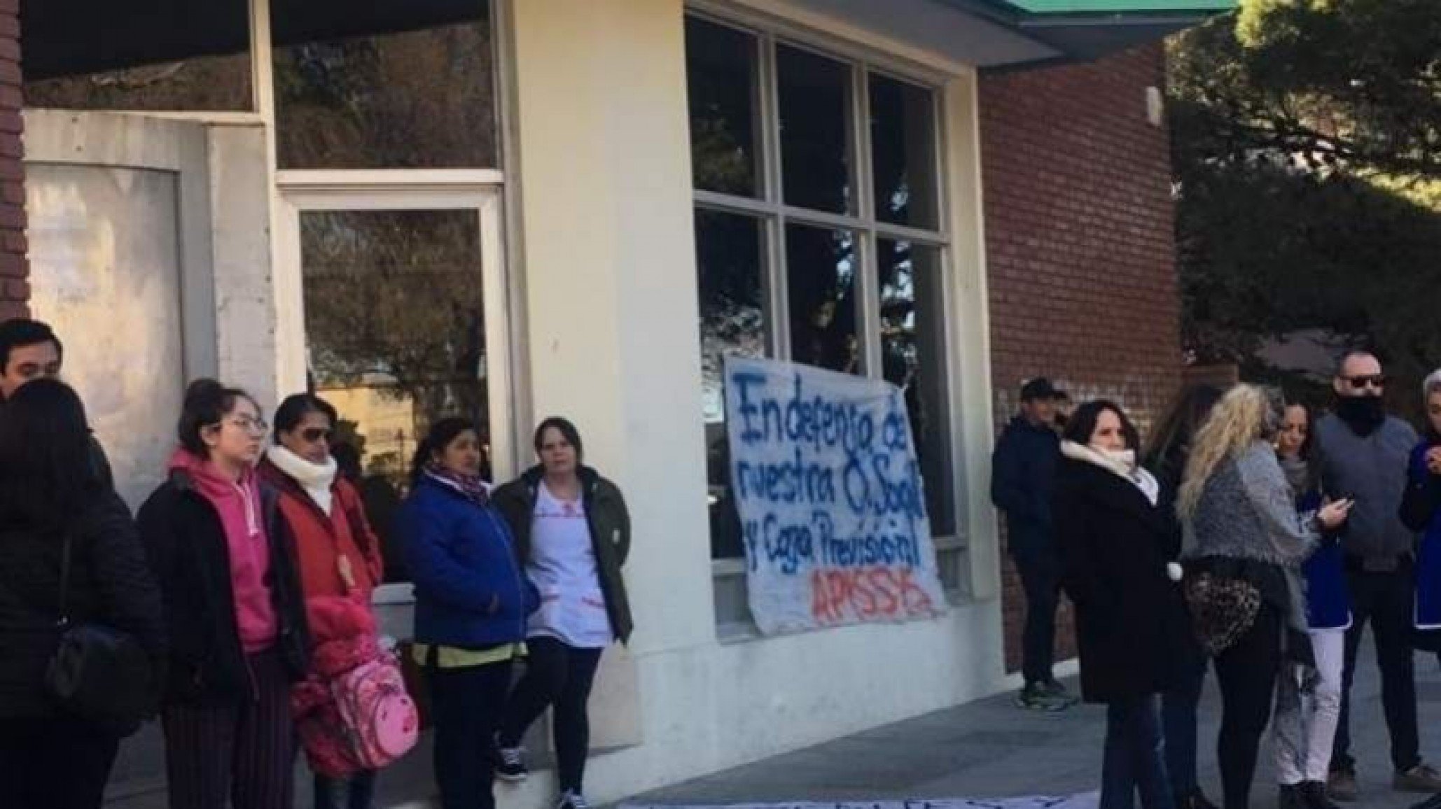 Los estatales se dirigen hacia SEROS, hay cortes y desvíos de tránsito