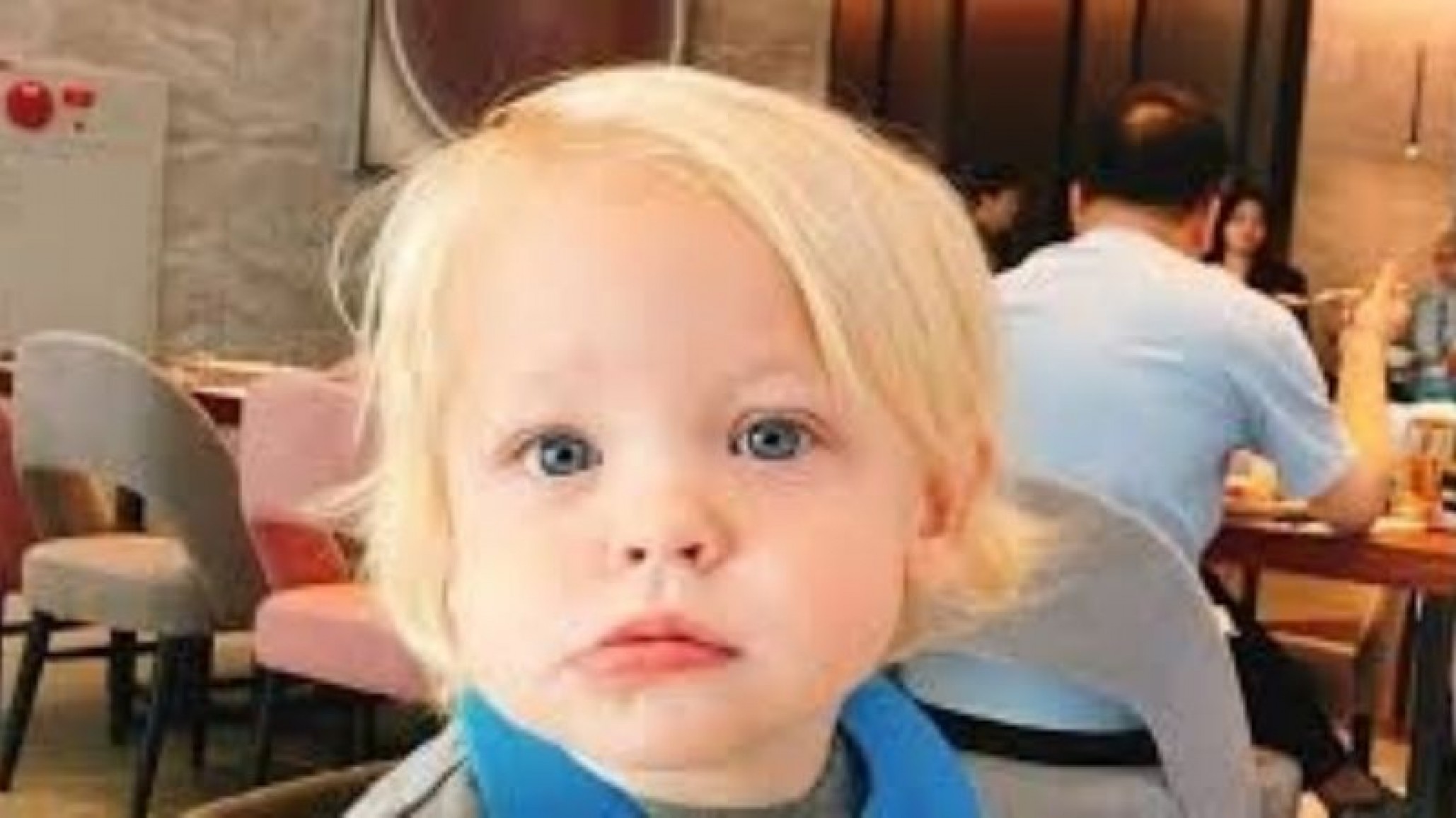 ¿Estresado? mientras viaja por el mundo, Mirko visitó un spa para bebés