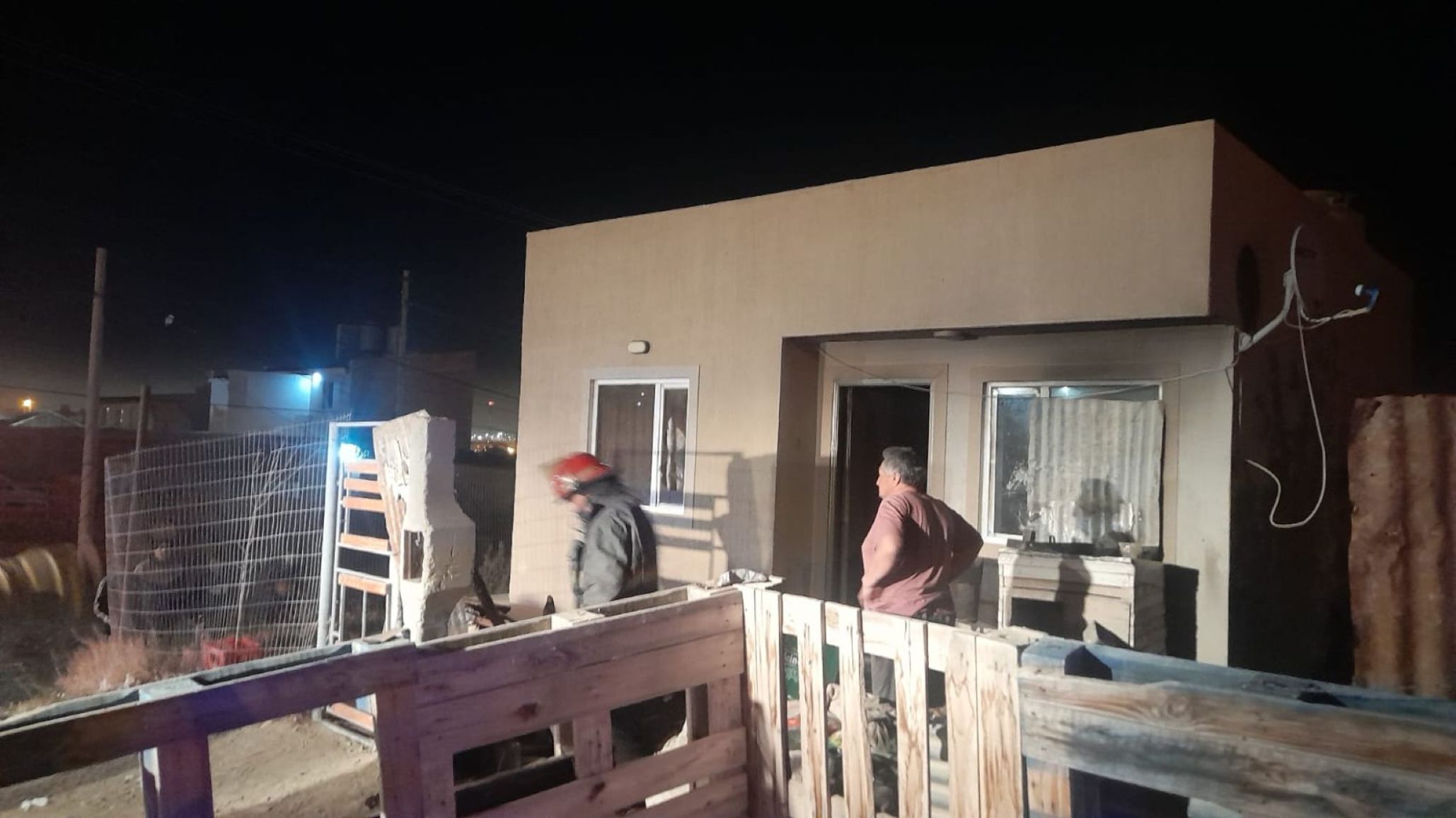 Se incendió una vivienda y se registraron daños materiales
