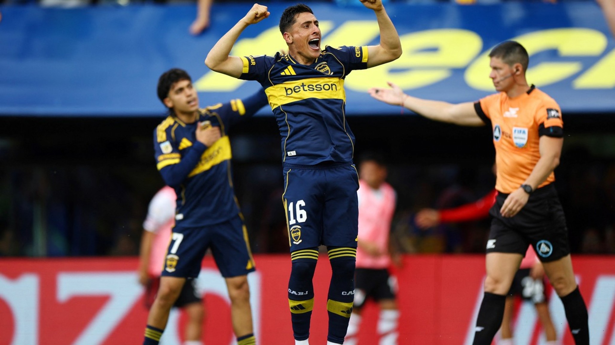 Boca venció a River en la Bombonera y aseguró su lugar en la Libertadores 2026