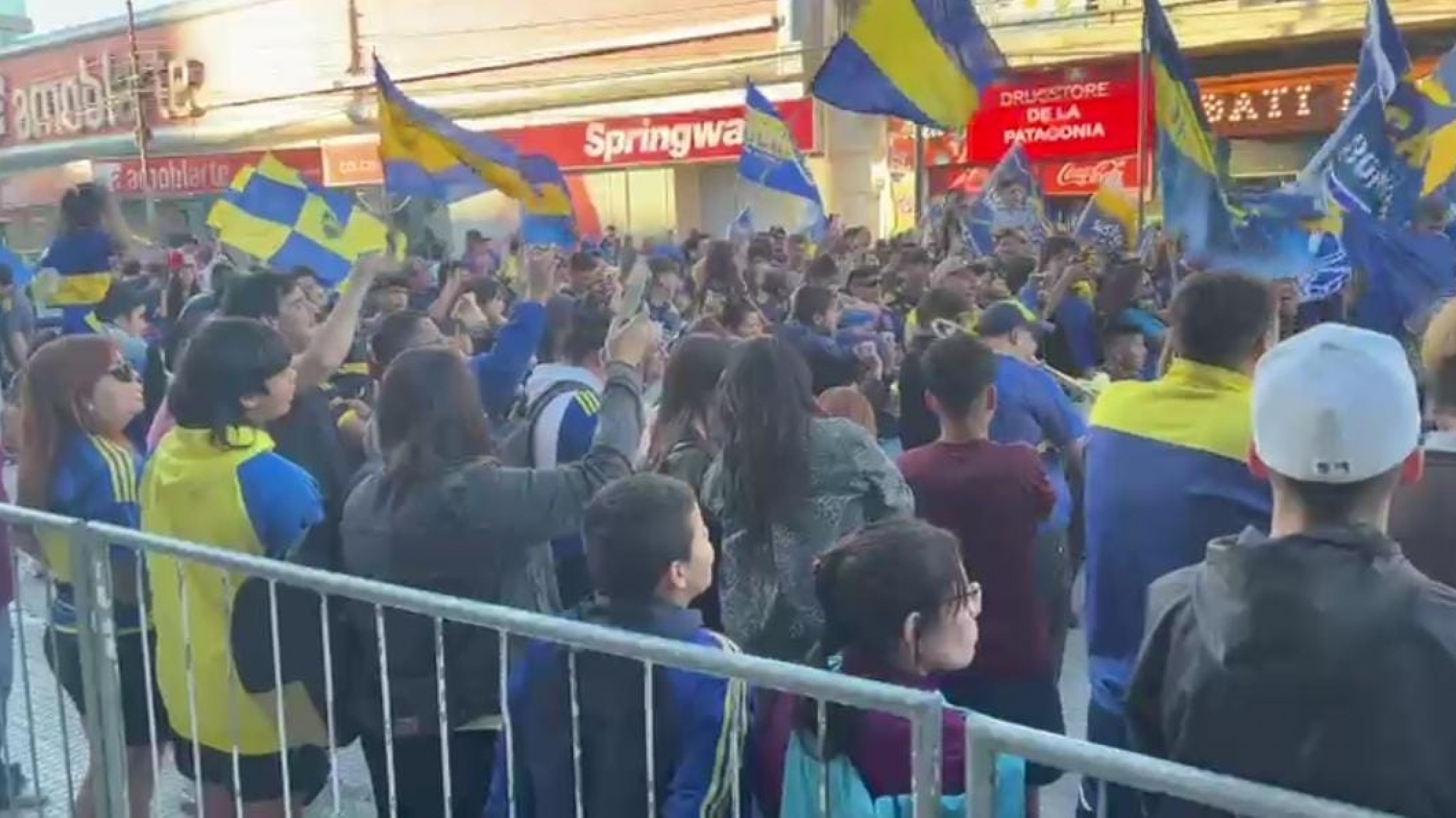 Más de 500 hinchas festejaron en el centro de Comodoro tras la victoria de Boca ante River