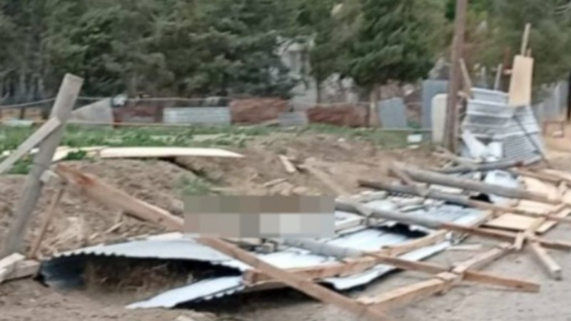 Comodoro bajo viento extremo: ráfagas de hasta 111km/h, carteles caídos, accidentes y vuelos que lograron aterrizar igual