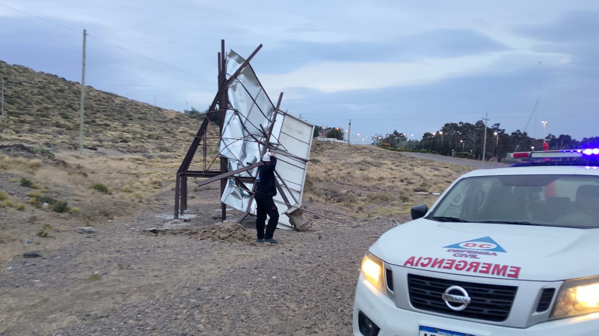 Temporal en Comodoro: "Están trabajando en techos y carteles caídos en toda la ciudad"