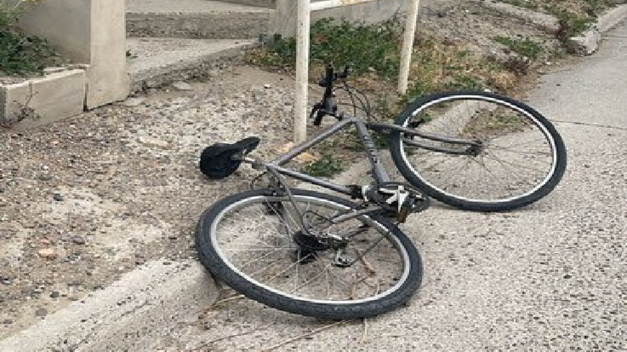Ladrón de bicicletas frustrado: un policía de franco y vecinos detuvieron el robo en Comodoro