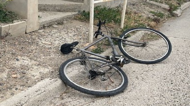 Ladrón de bicicletas frustrado: un policía de franco y vecinos detuvieron el robo en Comodoro