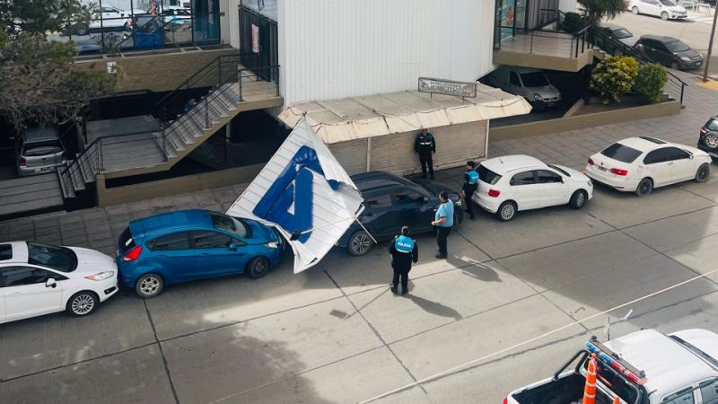 Temporal: ráfagas de 150 km/h volaron el techo de un edificio en las 1008