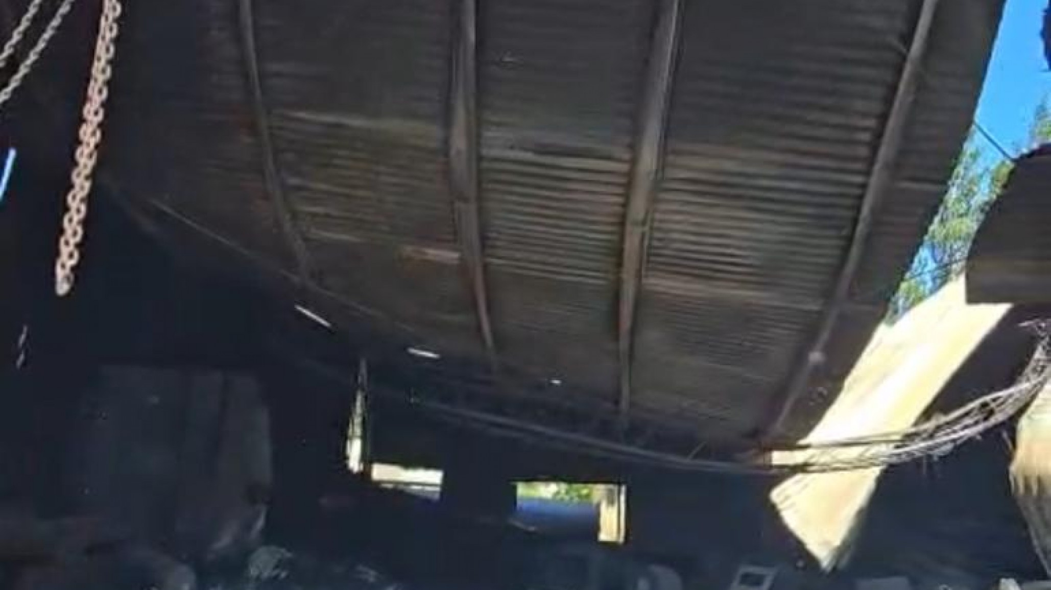 "En un segundo se convirtió todo en un infierno": un incendio arrasó con un galpón y dejó casi 100 animales muertos en Km 14