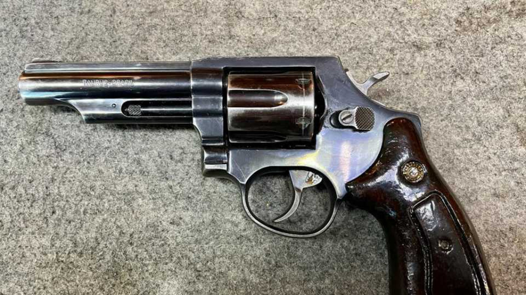 "Mala mía, se me escapó": investigan a un joven que disparó un arma dentro del baño de un boliche