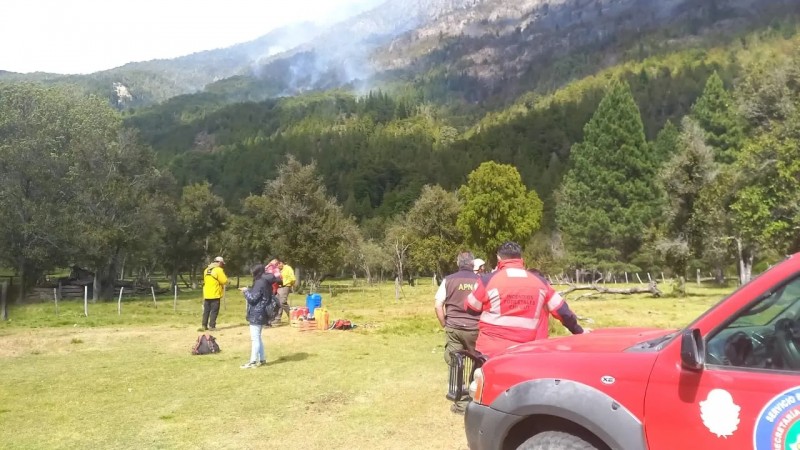 Declaran contenido el incendio en Epuyén tras tres días de trabajo