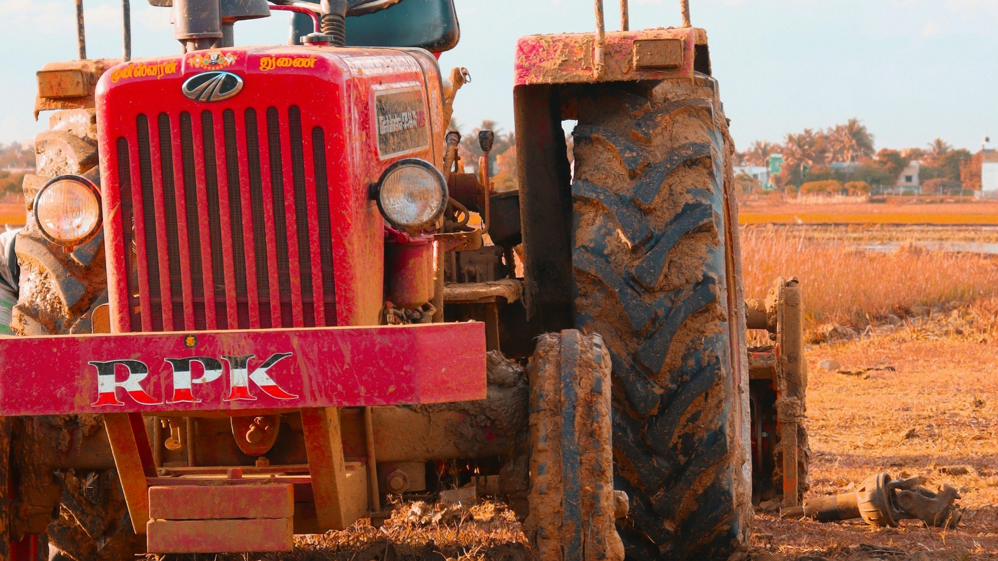 Río Negro: Un hombre murió aplastado por su propio tractor mientras trabajaba