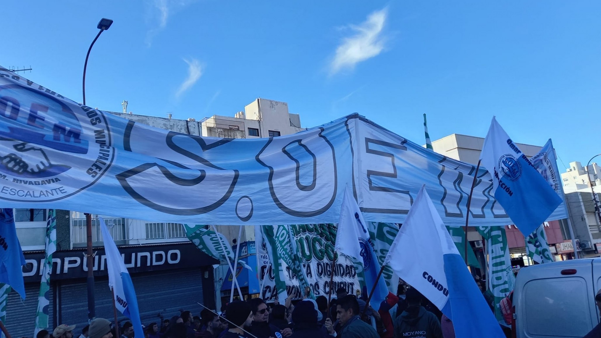 El gremio de municipales acordó recomposición salarial y dos bonos por un total de $1.100.000