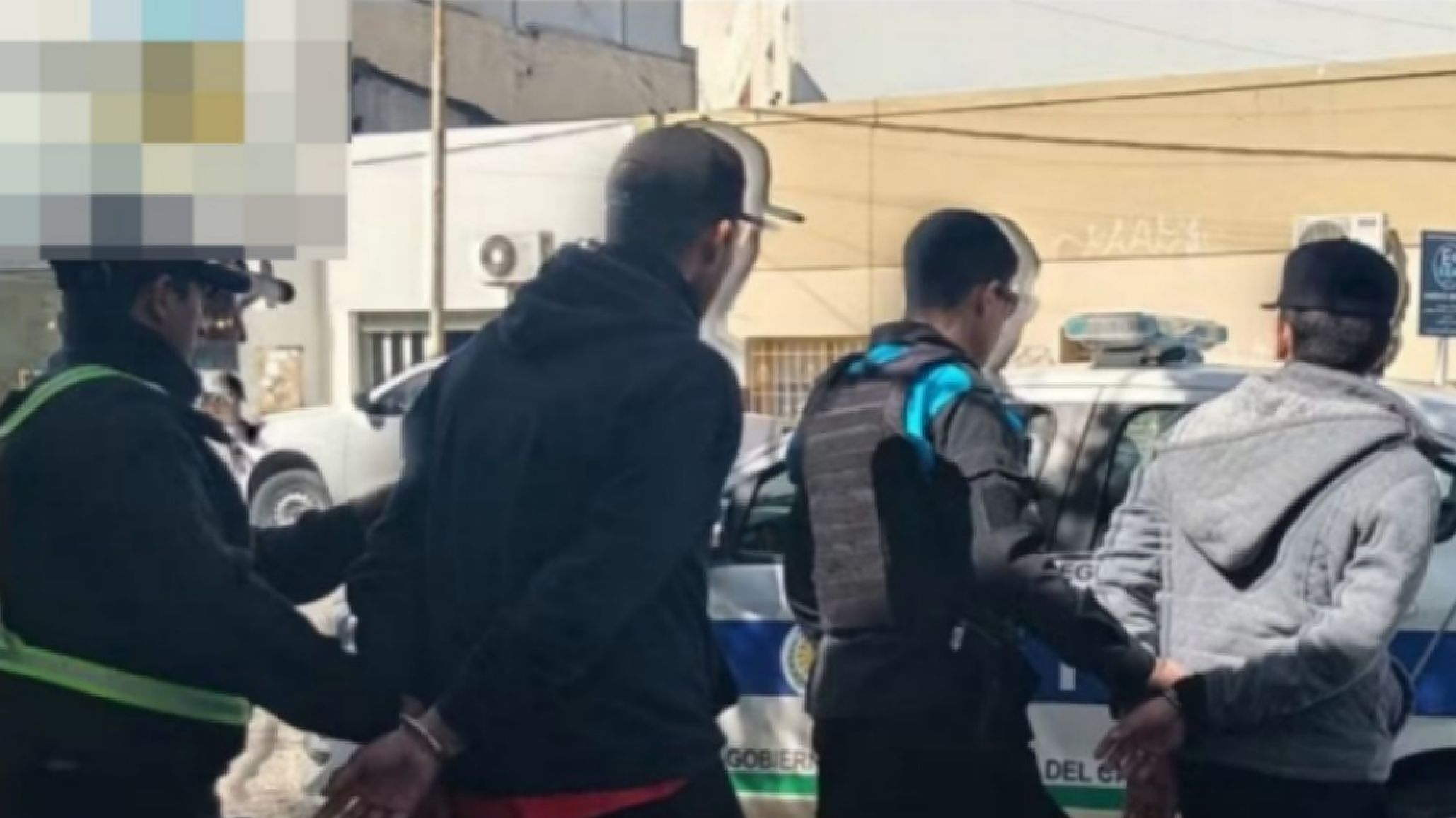 Dos hombres fueron detenidos tras robar bebidas en distintos comercios