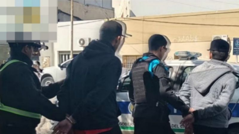 Dos hombres fueron detenidos tras robar bebidas en distintos comercios