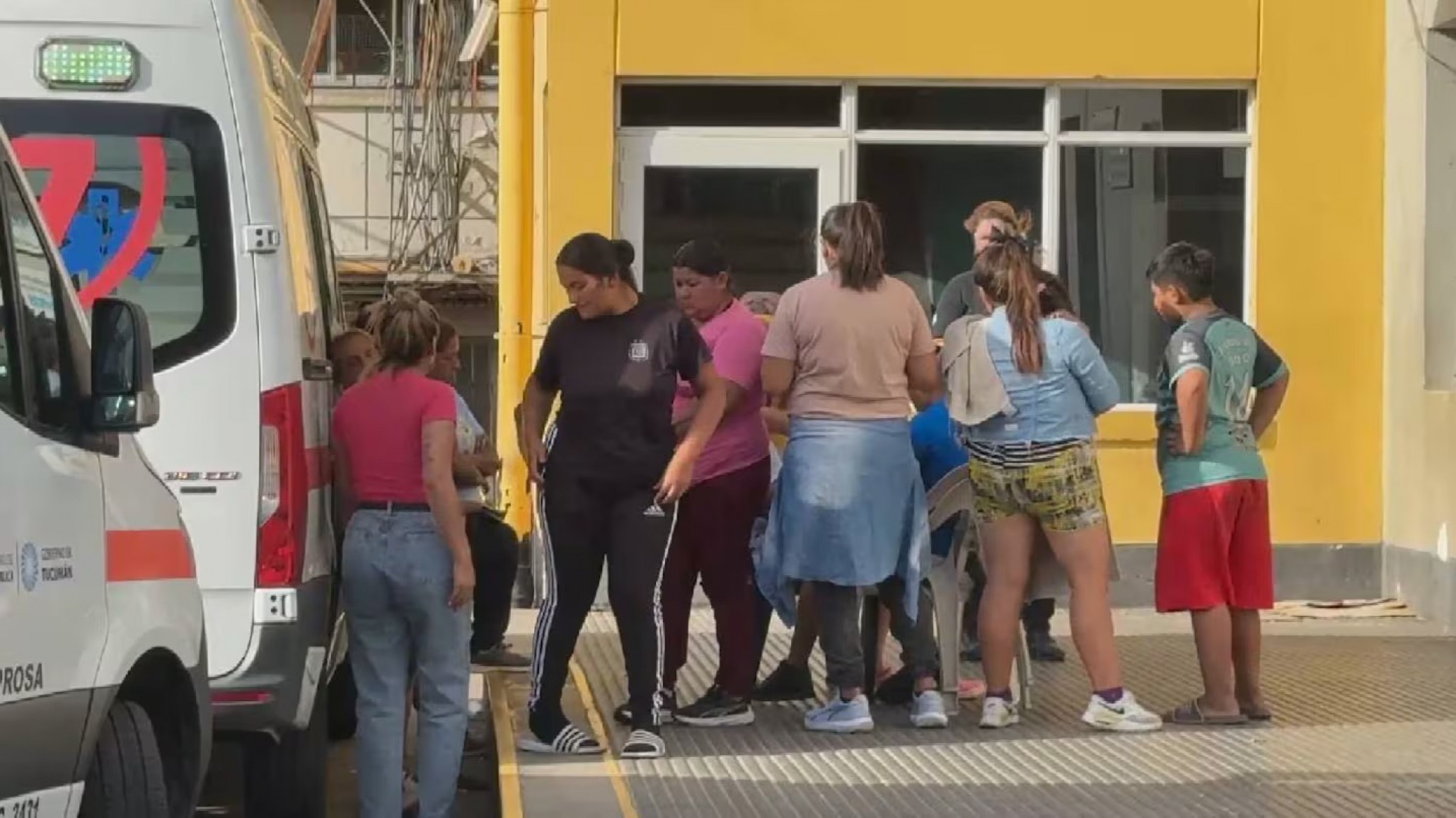 Una nena de 7 años recibió un disparo en la cabeza mientras jugaba en el patio de su casa