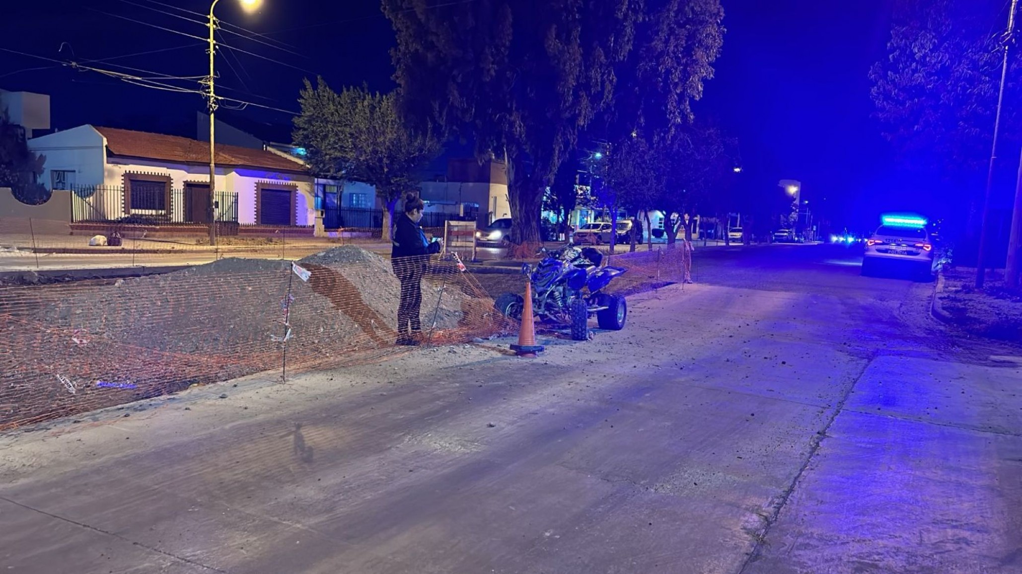 Dos adolescentes resultaron heridos tras chocar en cuatriciclo contra un montículo de obra en Comodoro