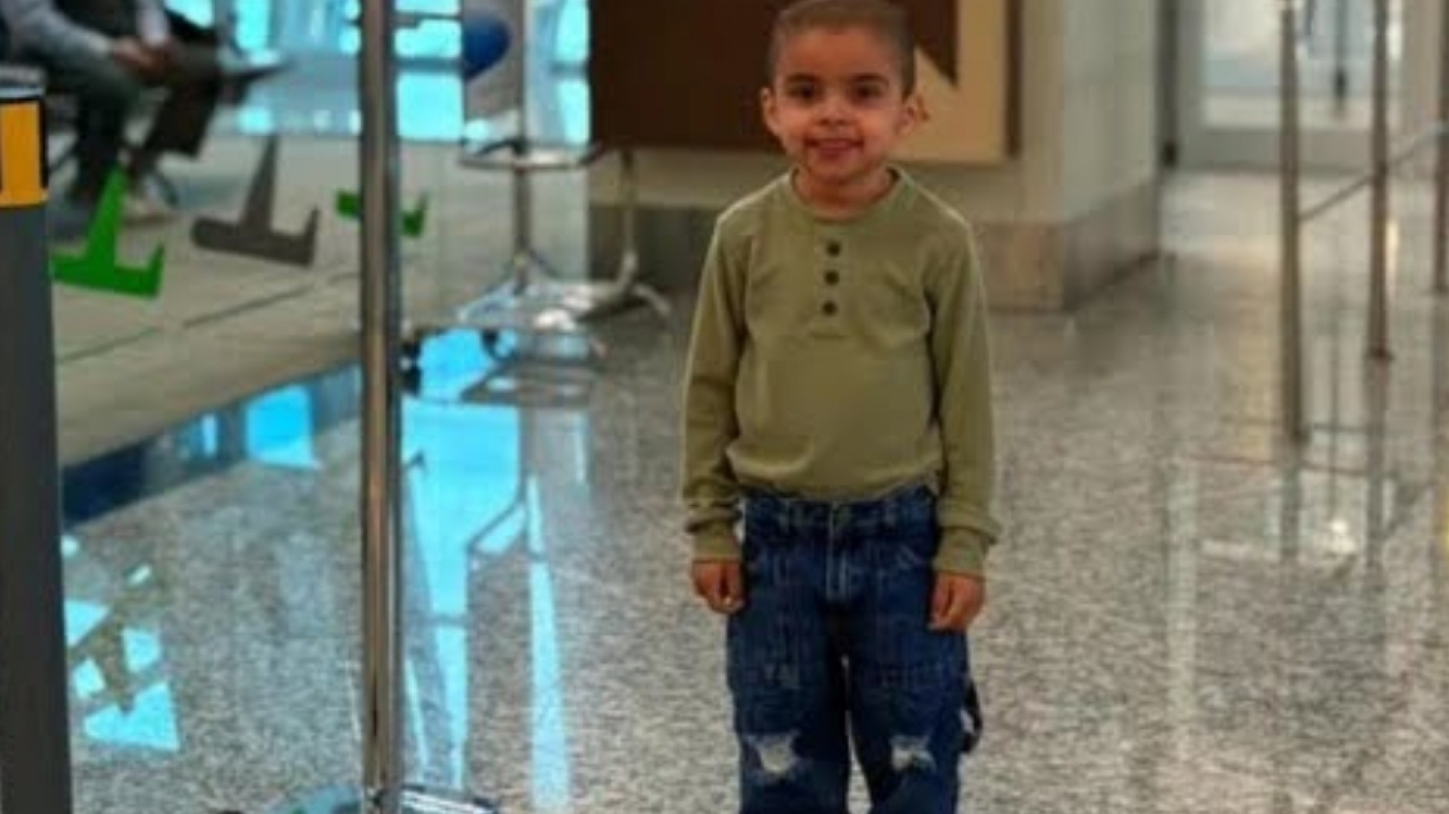 Isaías, el niño comodorense con un curioso síndrome, está en terapia y piden una cadena de oración