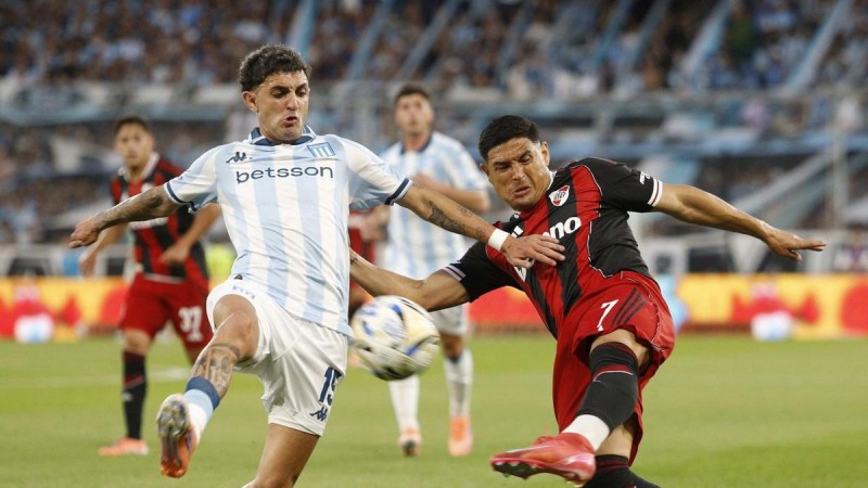 Con un gol en el descuento, Racing ganó un partidazo y eliminó a River del Clausura