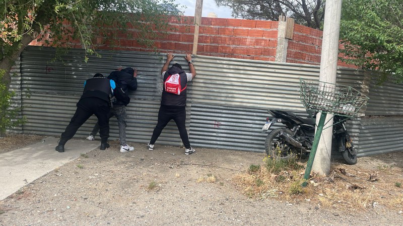 Héroe anónimo en el Barrio Pueyrredón: un vecino denunció a dos hombres y frustró el robo de una moto