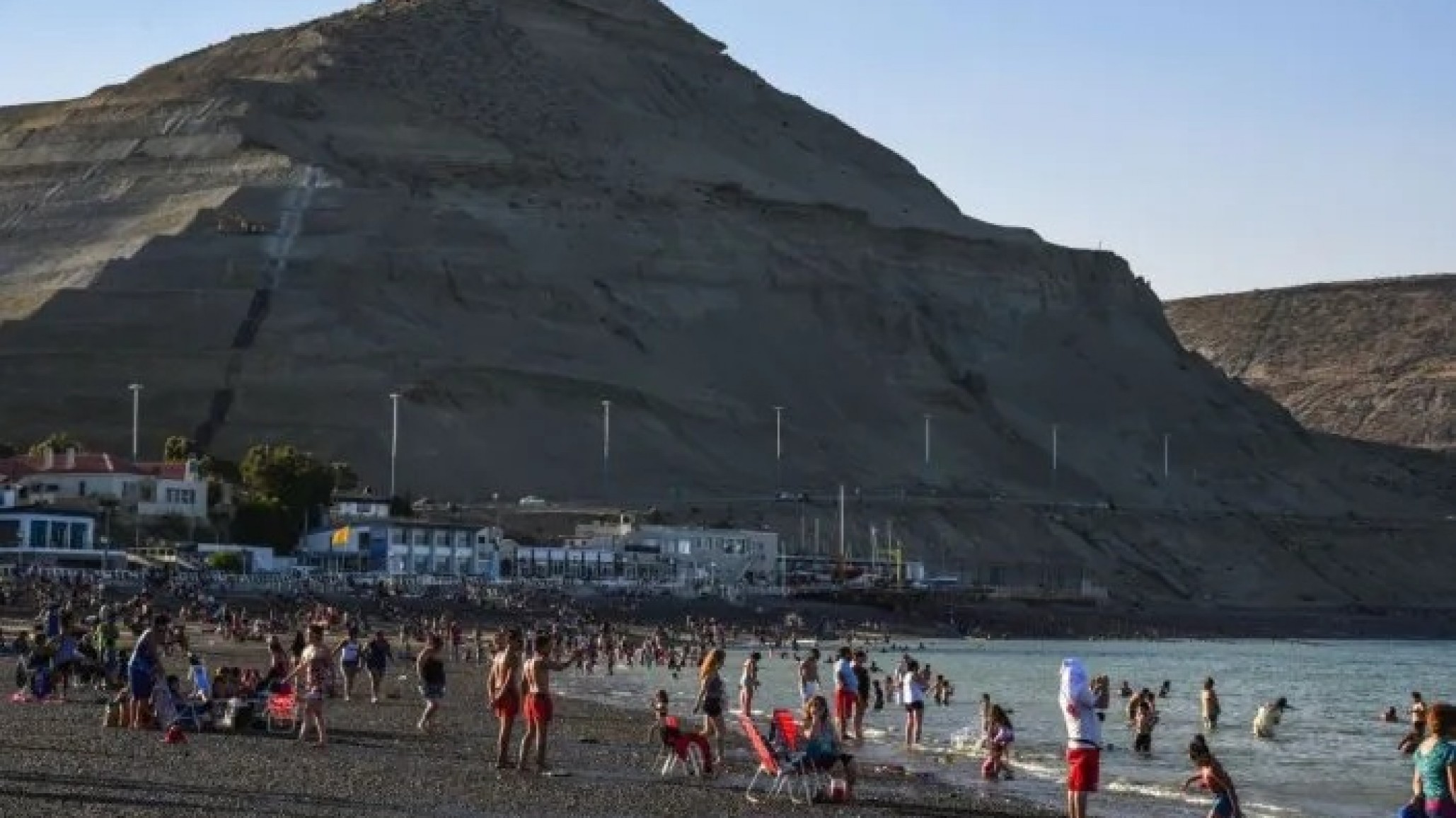 Comodoro se prepara para máximas de 35°C y fuerte peligro solar
