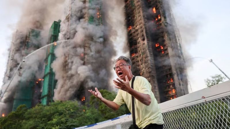 Hong Kong: al menos 13 muertos y varias personas atrapadas por un grave incendio