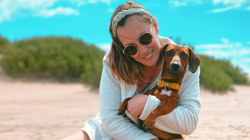 Una periodista murió tras caer de un acantilado mientras se sacaba fotos