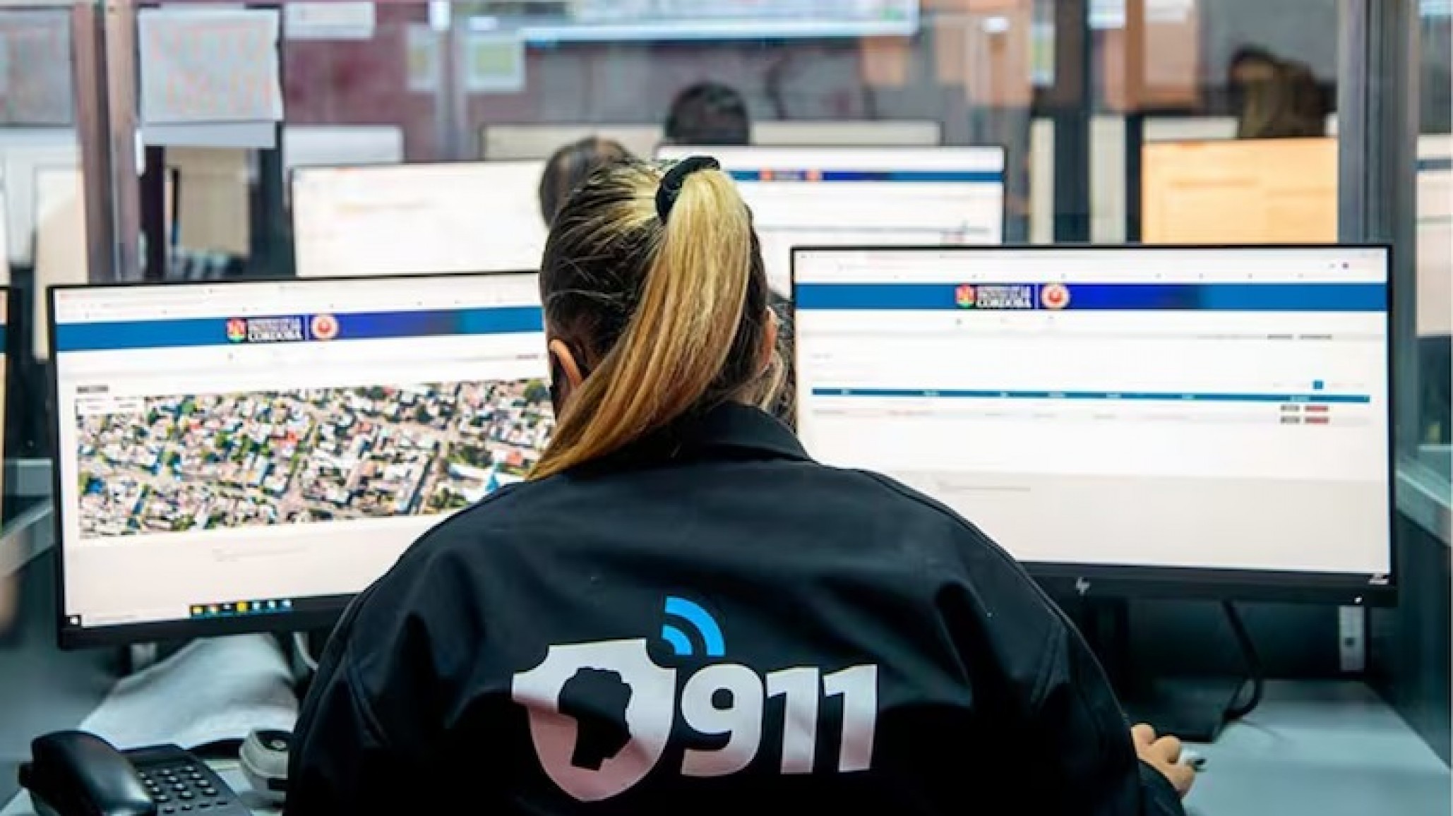 Una operadora del 911 asistió a un padre y ayudó a salvar la vida de su bebé