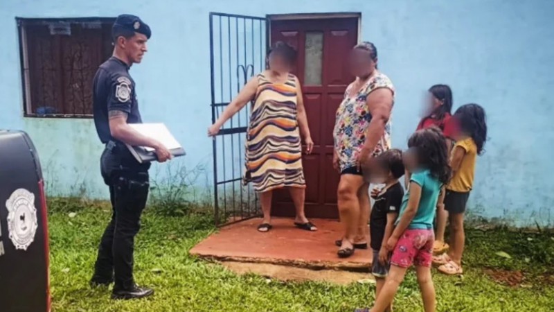Rescataron a cuatro niños de entre 2 y 4 años en Misiones: su mamá los dejó encerrados tres días sin comida