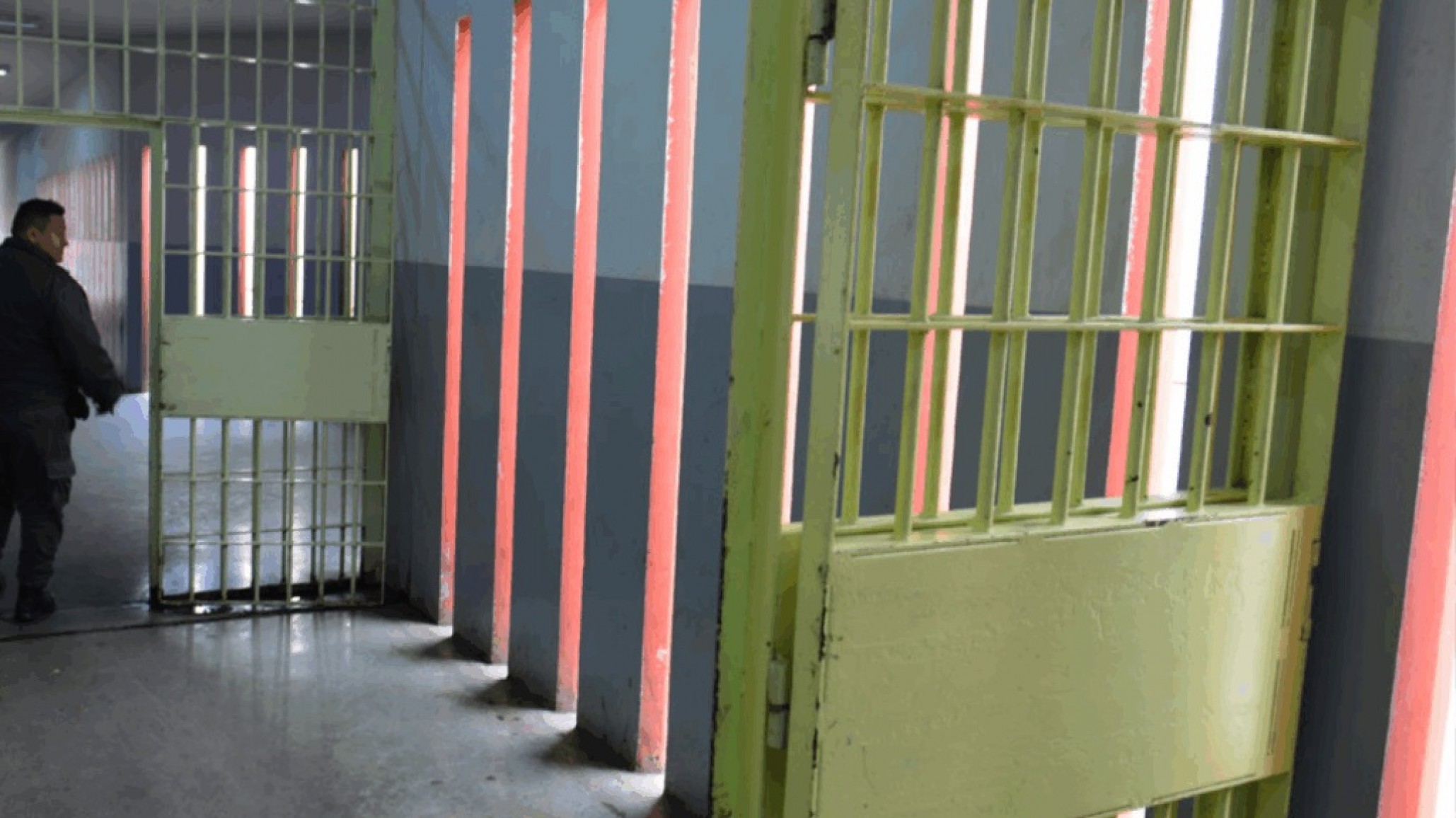 Escándalo en Córdoba: diez guardias acusadas de golpear brutalmente a un preso trans