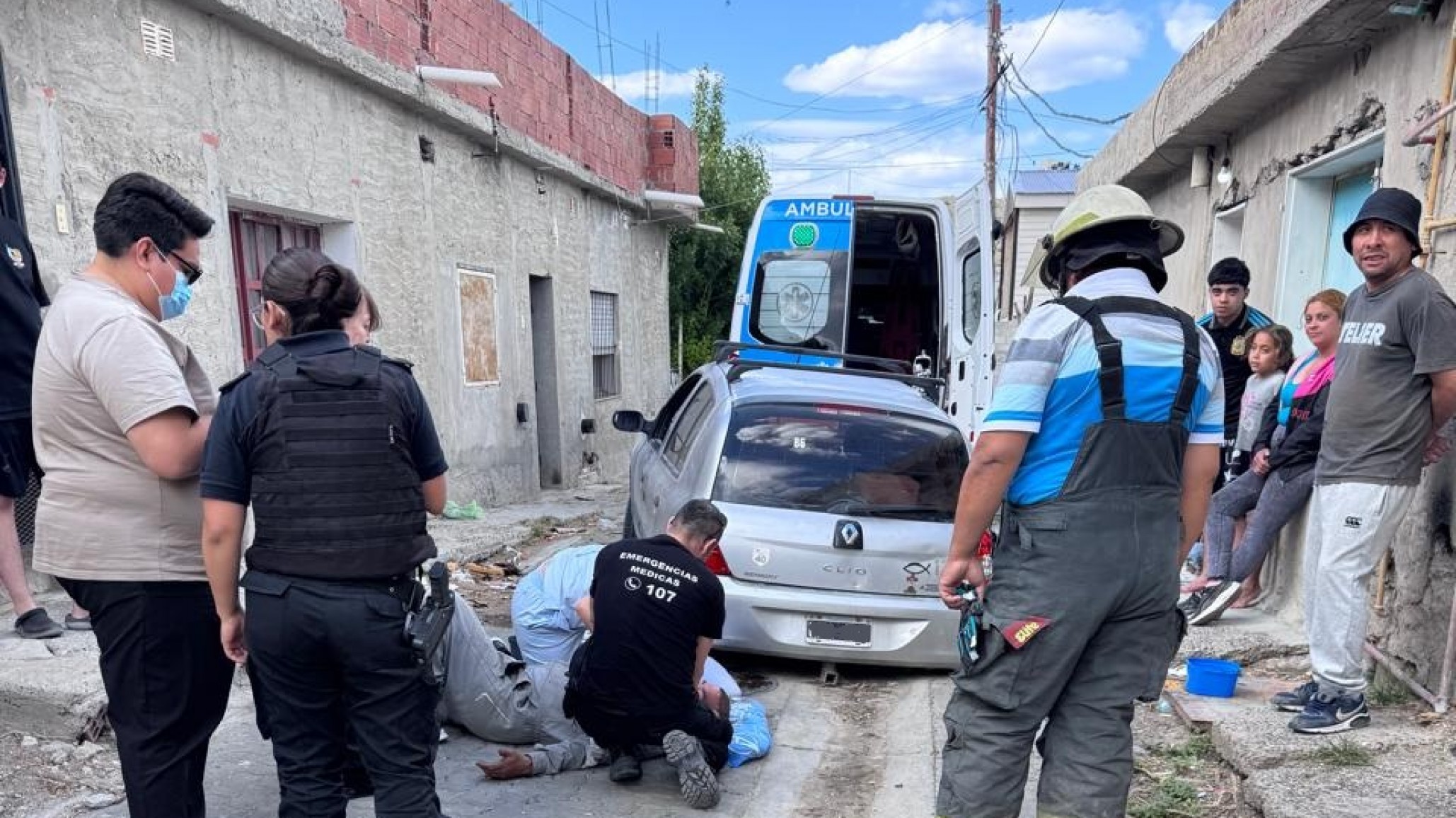 Km.3: Falló el crique y se le cayó el auto encima