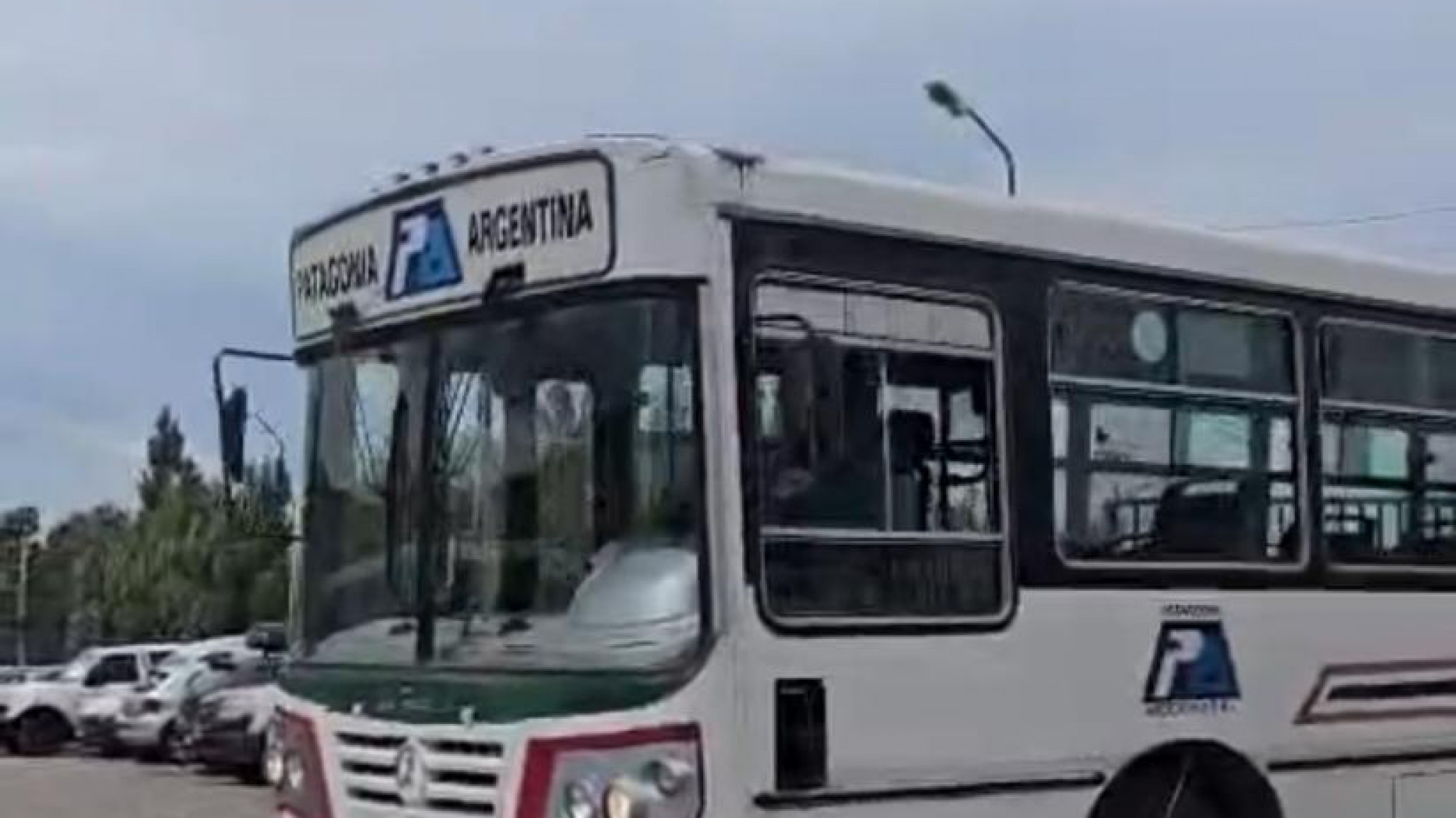 Inseguridad en los recorridos: frenan el servicio tras un ataque a un chofer