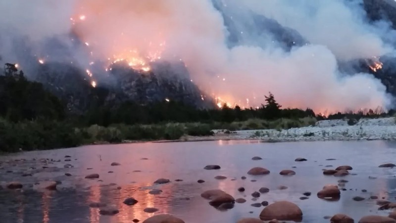 Más de 2.000 hectáreas afectadas por el fuego en El Turbio: "No podemos poner más gente adentro del bosque"