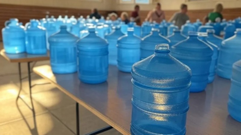 Vecinos de Epuyén reclaman por la falta de agua potable: denuncian más de un mes sin suministro regular